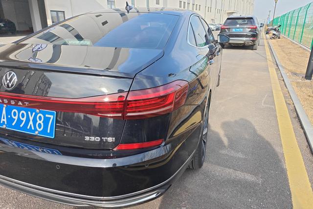 Volkswagen Passat 2021 car image #9