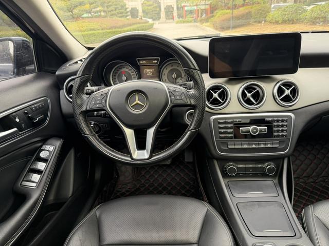 Mercedes-Benz GLA Class 2015 car image #9