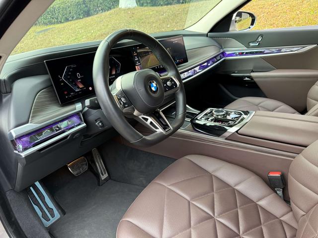 BMW 7 Series 2023 #9 BMW 7 Series 2023 car image #9