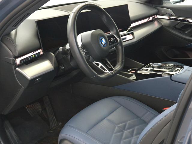 BMW i5 2024 car image #9