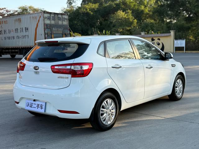 Kia K2 2014 car image #9