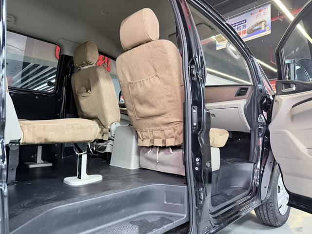 Forthing Lingzhi 2021 #9 Forthing Lingzhi 2021 car image #9