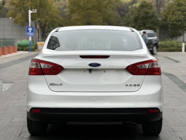 Ford Focus 2014 #9 Ford Focus 2014 car image #9