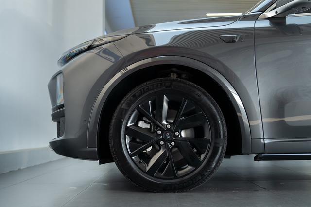 Li L8 2023 изображение автомобиля #9