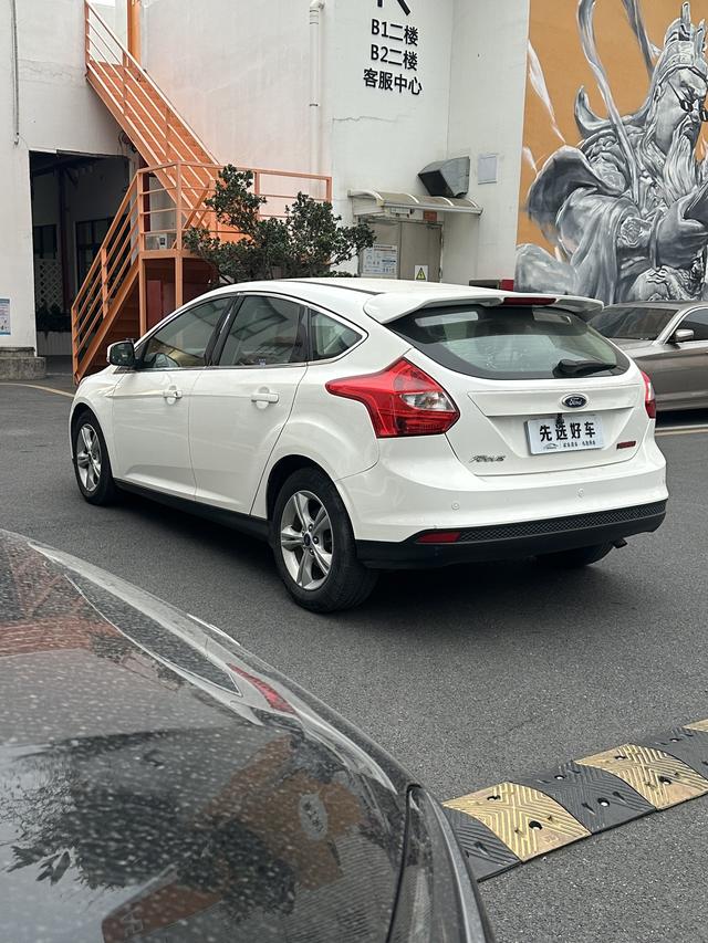 Ford Focus 2014 #9 Ford Focus 2014 car image #9