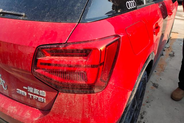 Audi Q2L 2020 car image #9