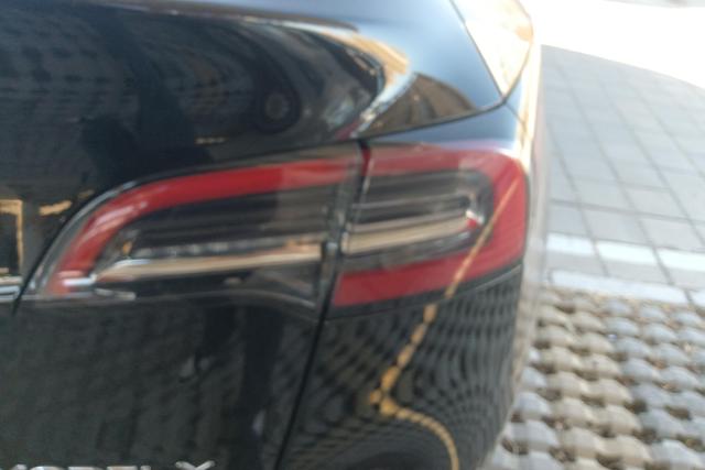 Tesla Model Y 2023 car image #9
