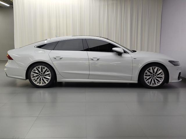 Audi A7 2020 car image #9