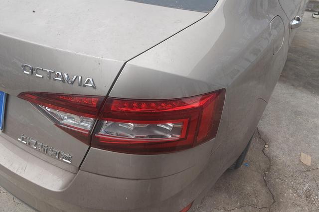 Skoda Octavia 2018 car image #9