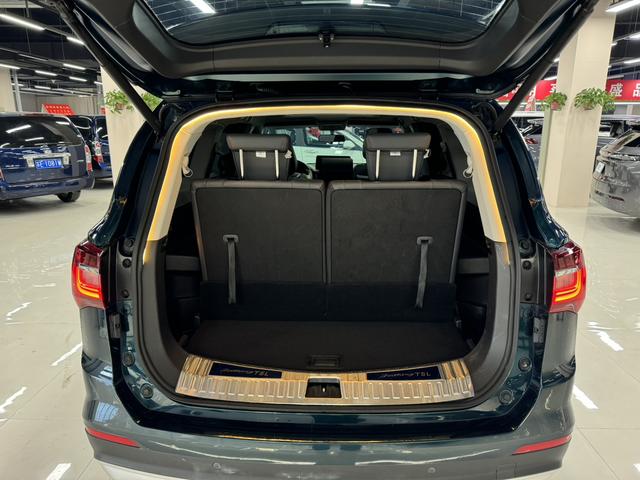 Forthing T5 L 2022 صورة سيارة #9