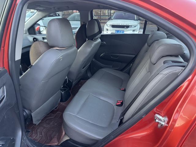 雪佛兰 爱唯欧 2012 汽车图片 #9