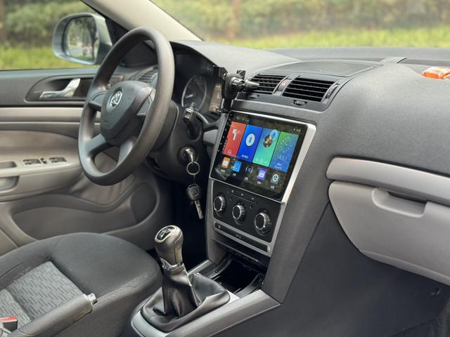 Skoda Octavia 2014 car image #9