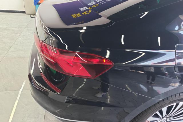 Volkswagen Passat 2019 car image #9