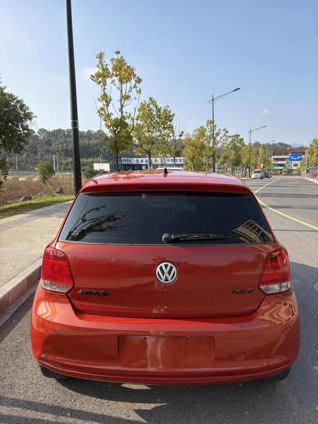 Volkswagen Polo 2012 car image #9