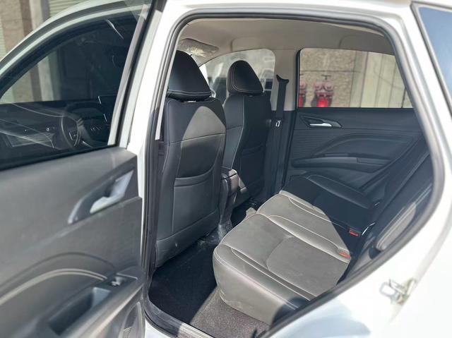 哪吒汽车 哪吒AYA 2024 汽车图片 #9