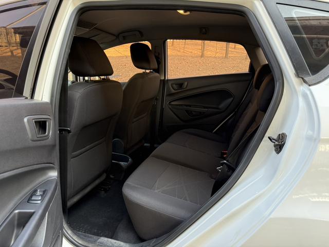 Ford Fiesta 2014 car image #9