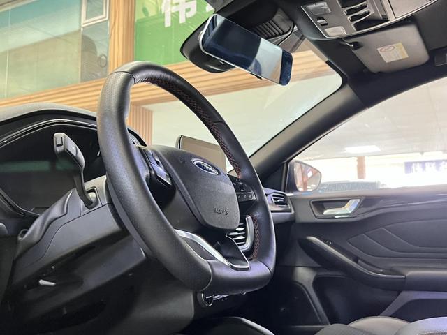 Ford Focus 2020 image de voiture #9