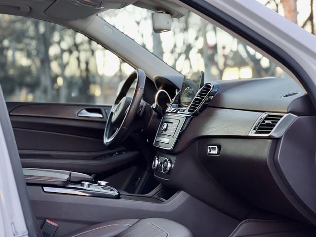 Mercedes-Benz GLE Class 2016 car image #9