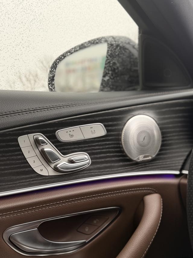 Mercedes-Benz 2022 car image #9