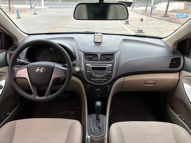 Hyundai Reina 2015 car image #9