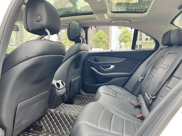 Mercedes-Benz C Class 2015 car image #9