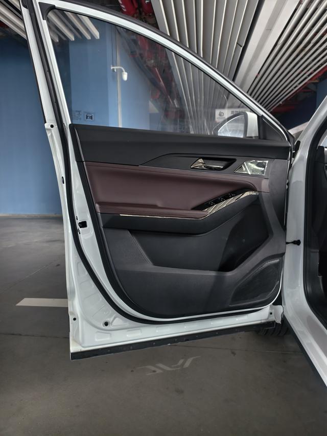 JAC X8 PLUS 2024 car image #9