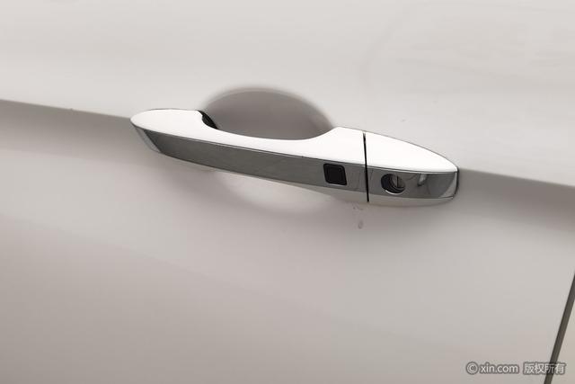 Forthing JOYEAR X5 2017 изображение автомобиля #9