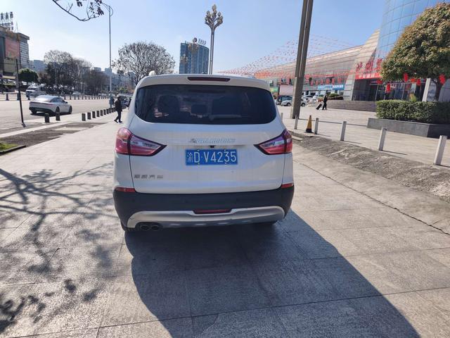 SWM X7 2017 car image #9