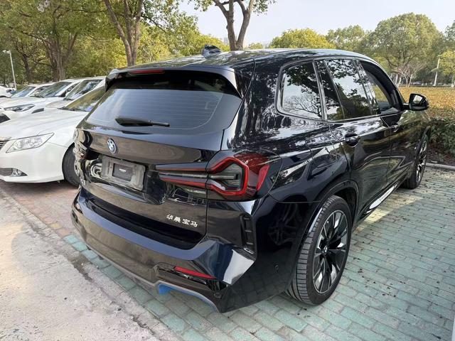 BMW iX3 2022 car image #9