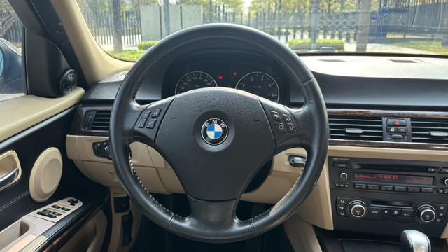 BMW 3 Series 2009 car image #9