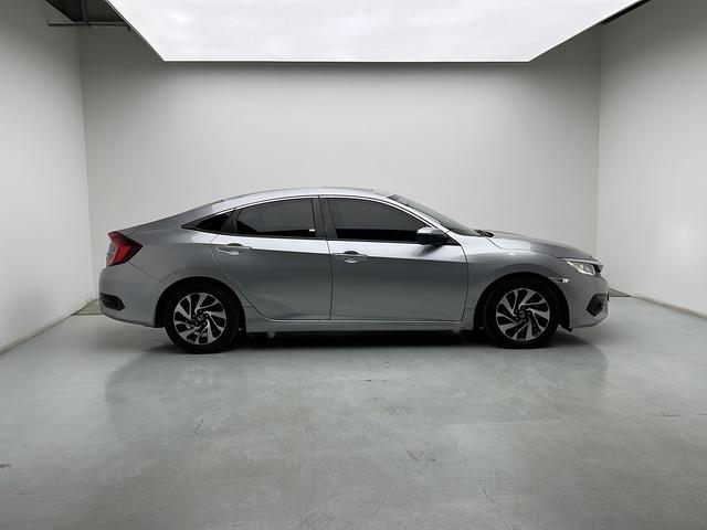 Honda Civic 2019 car image #9
