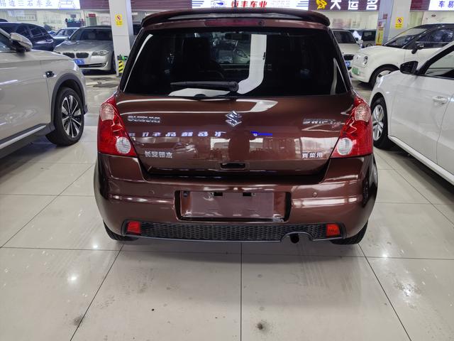 铃木 雨燕 2011 汽车图片 #9