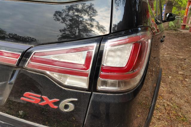 Forthing SX6 2017 car image #9