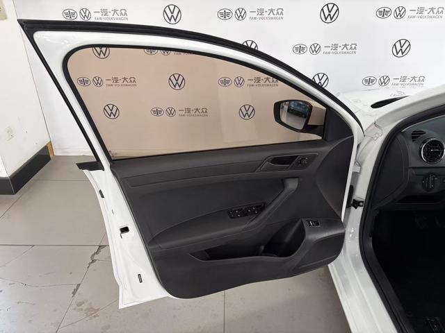 Volkswagen Jetta 2018 immagine di auto #9