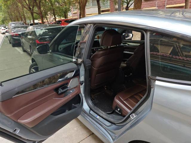 BMW 6 Series GT 2018 изображение автомобиля #9