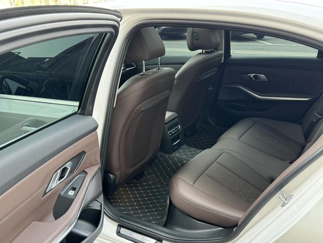 BMW i3 2023 immagine di auto #9