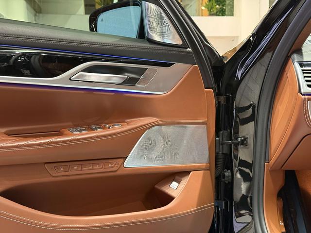 BMW 7 Series 2021 car image #9