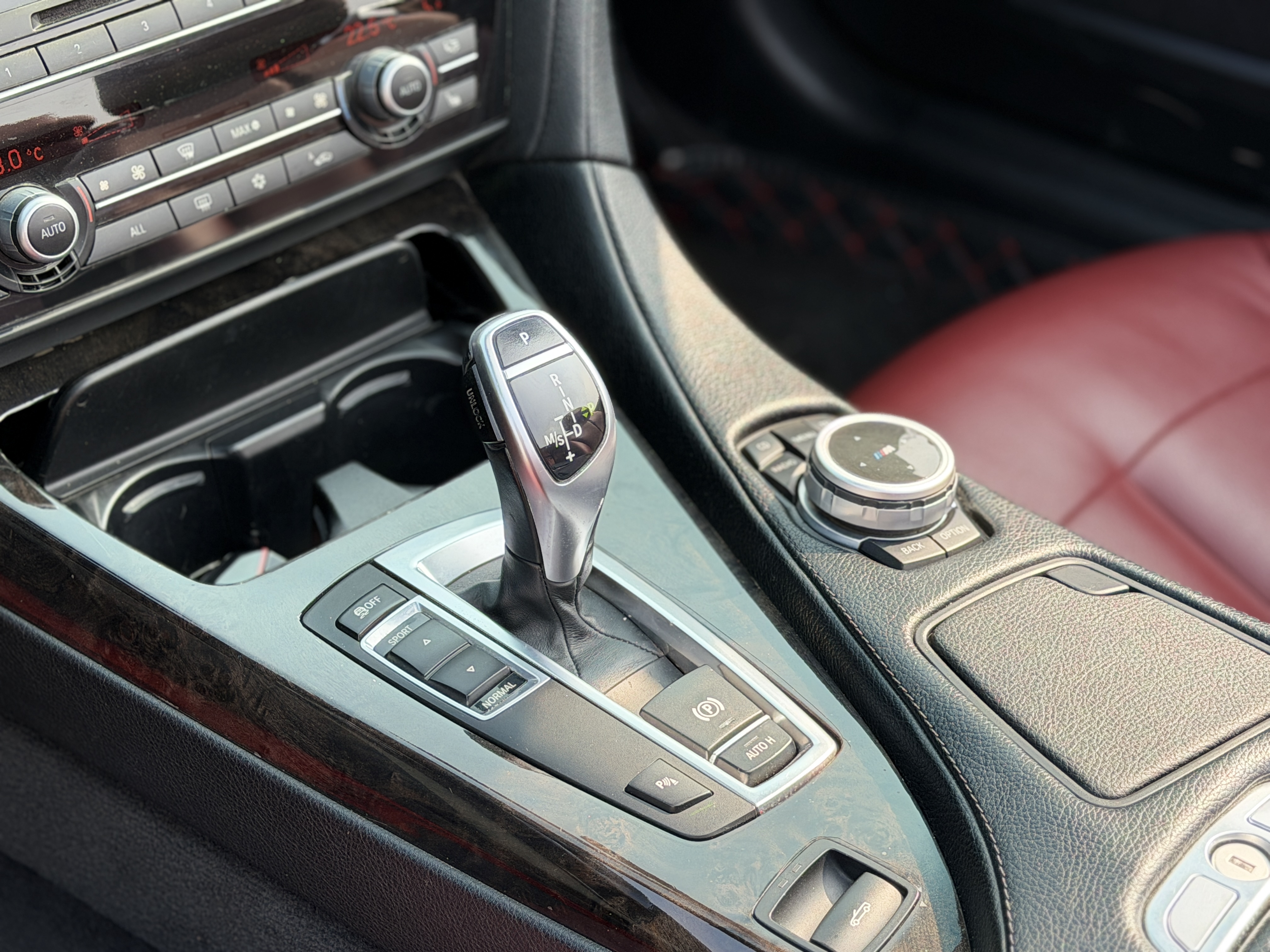 BMW 6 Series 2011 car image #9