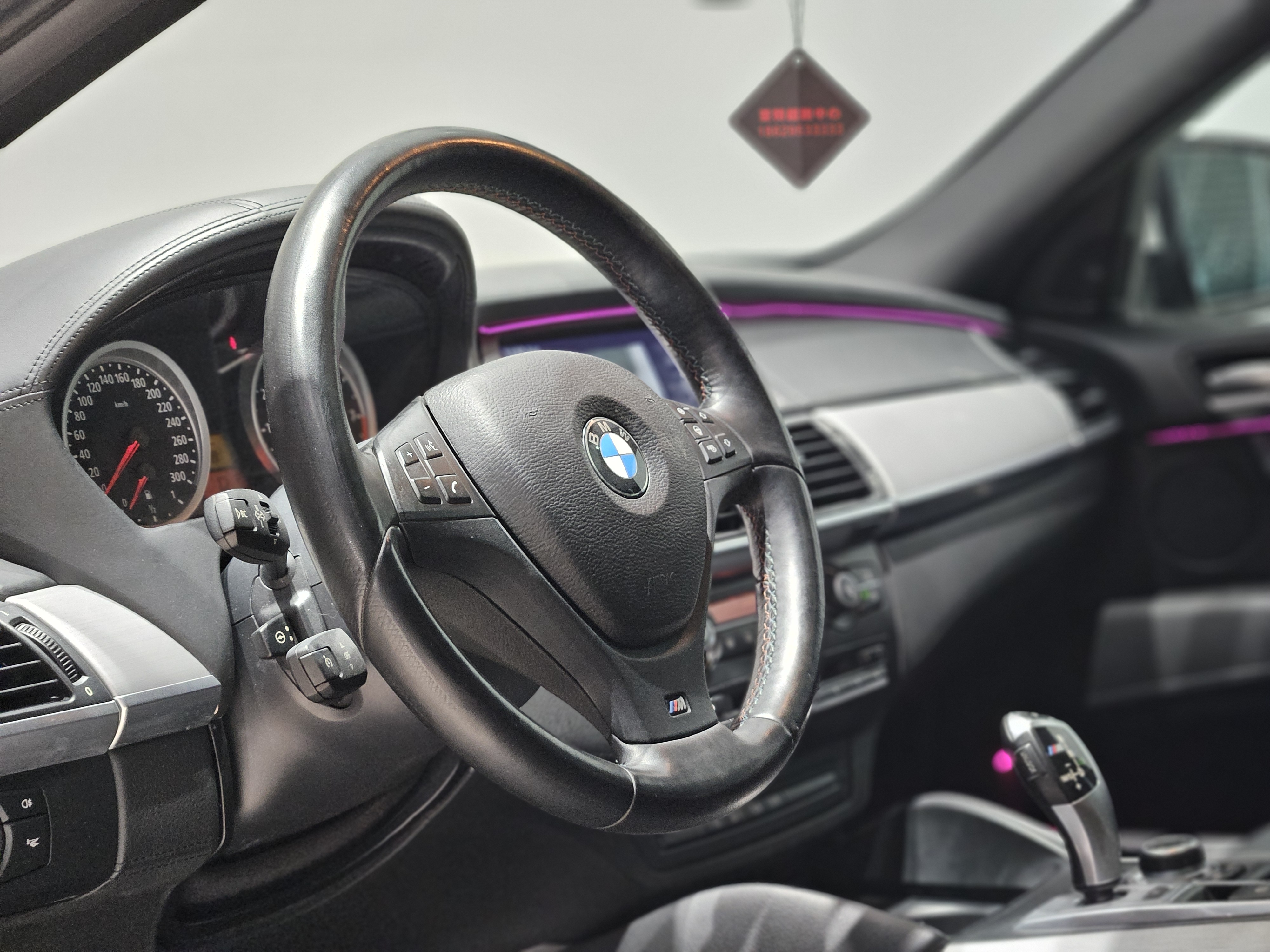 BMW X6 M 2010 immagine di auto #9