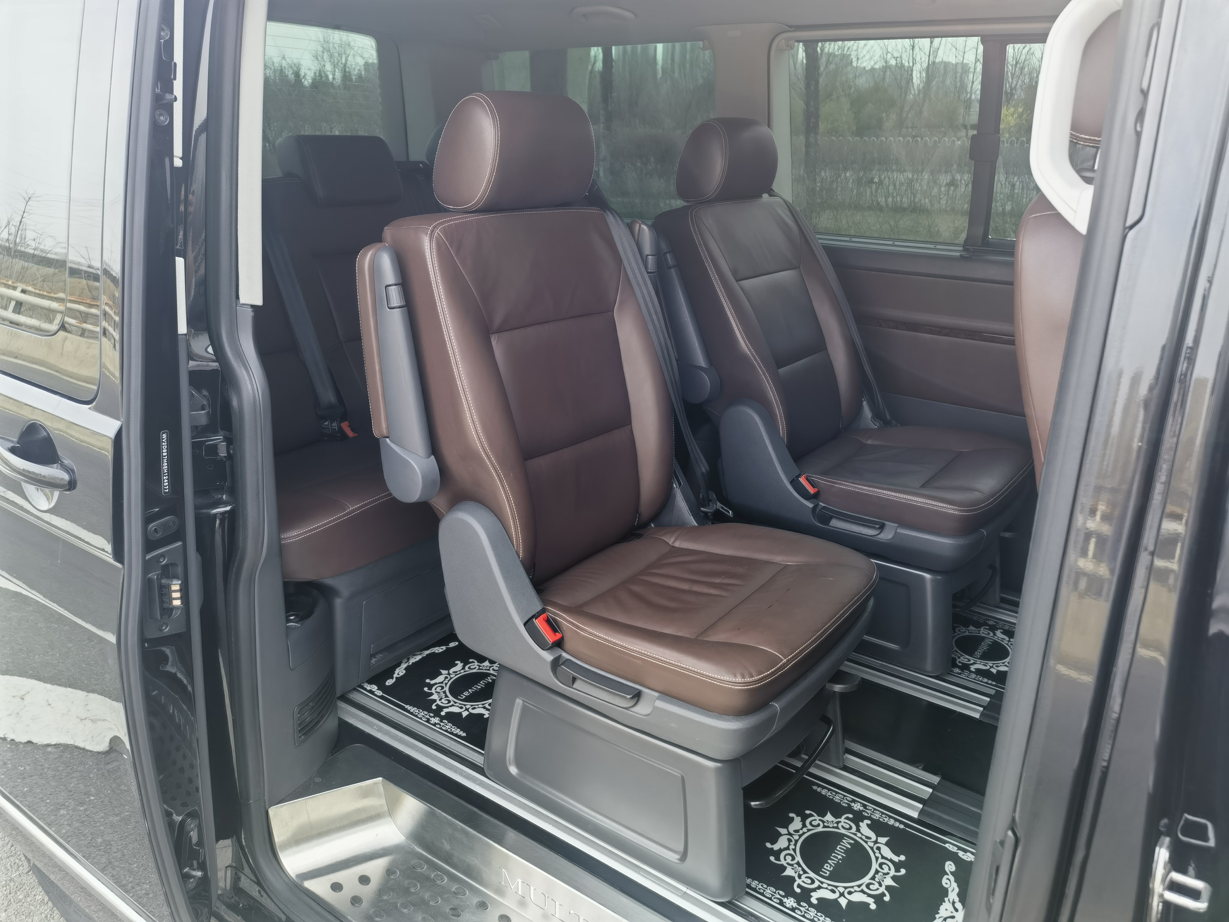 Volkswagen Multivan 2015 car image #9