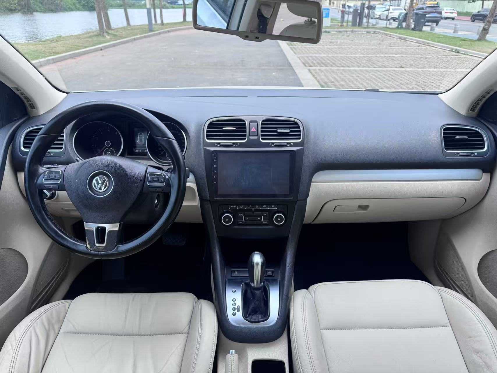 Volkswagen Golf 2013 car image #9
