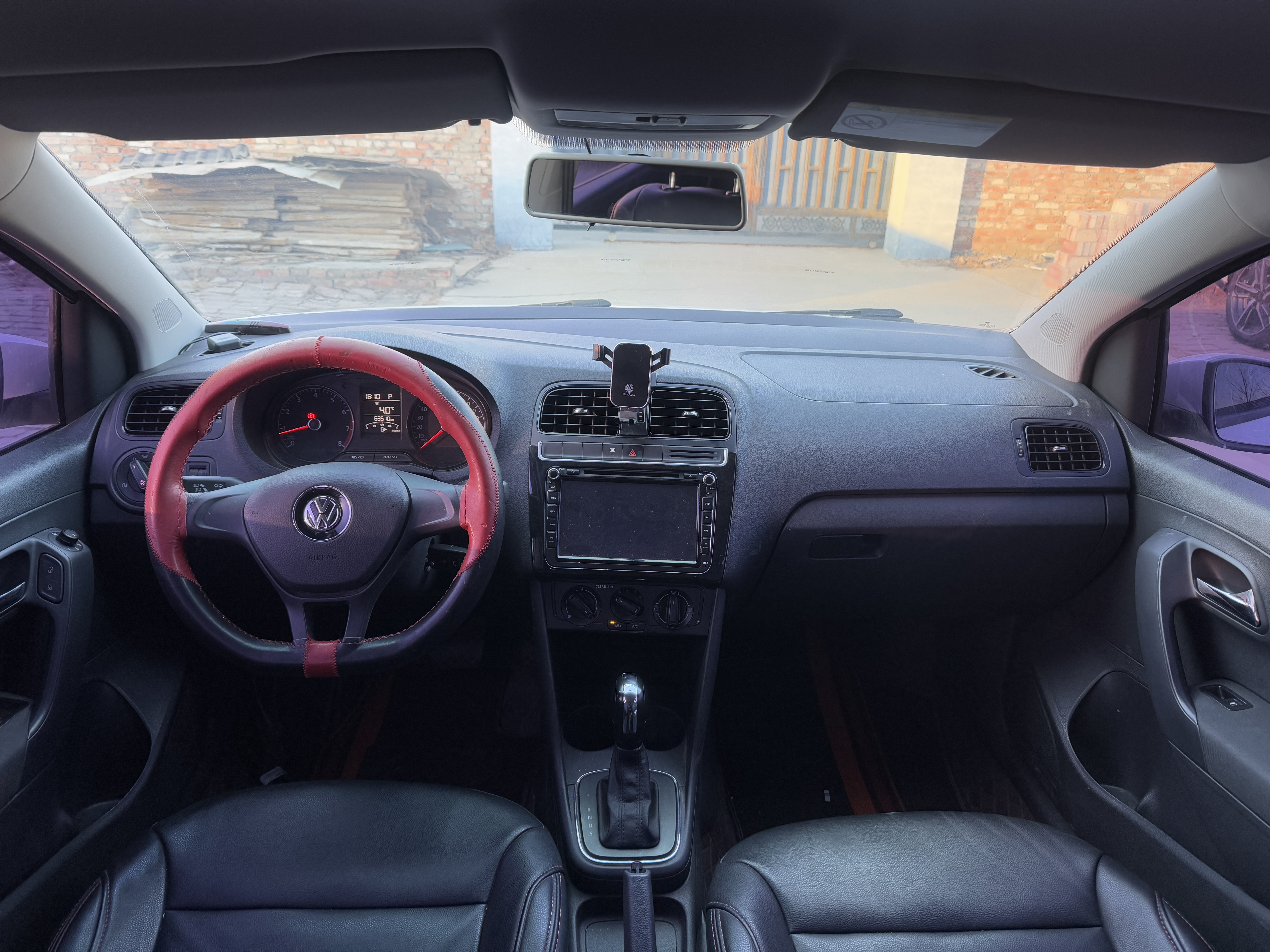 Volkswagen Polo 2016 car image #9