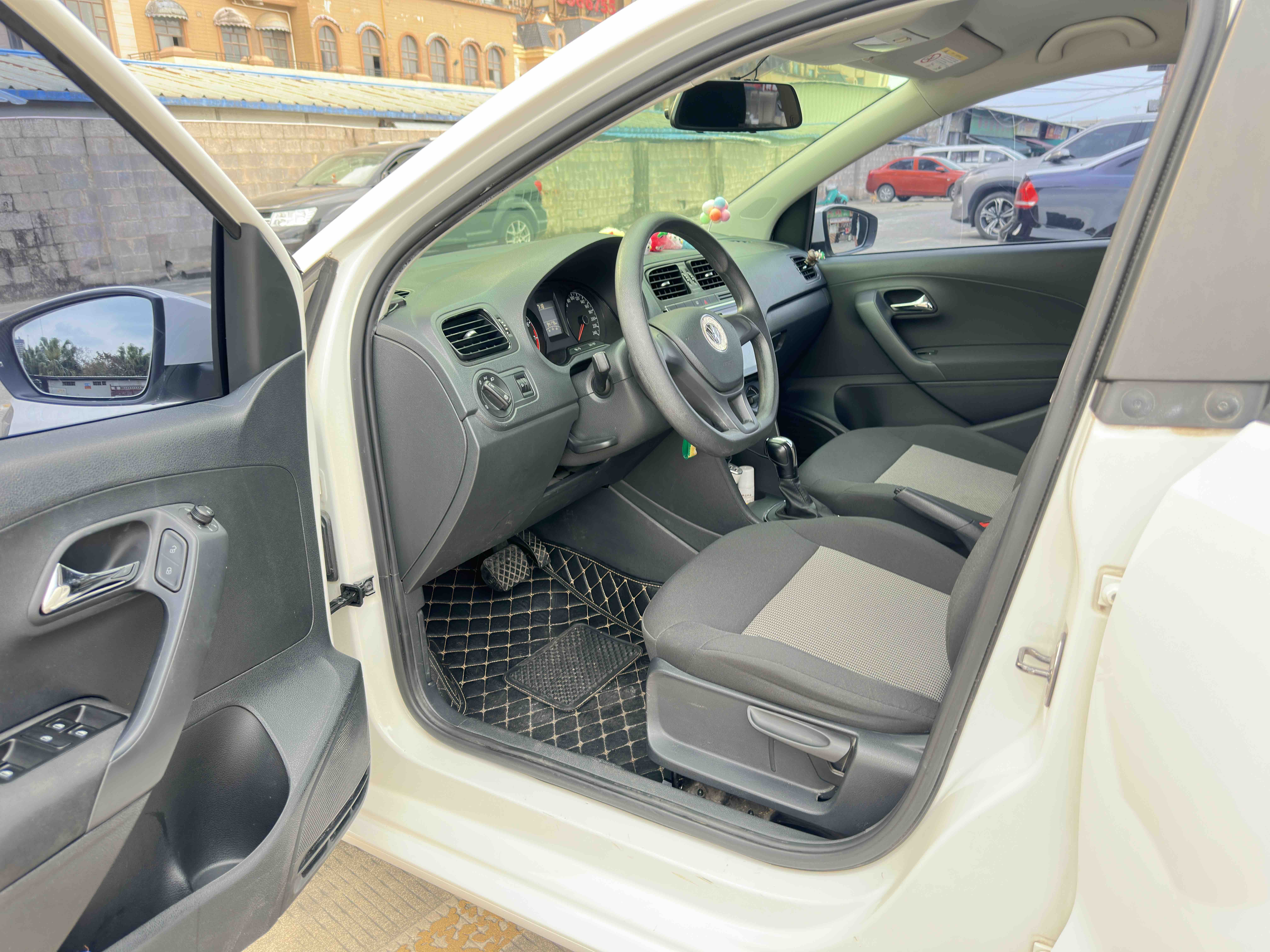 Polo 2017 car image #9