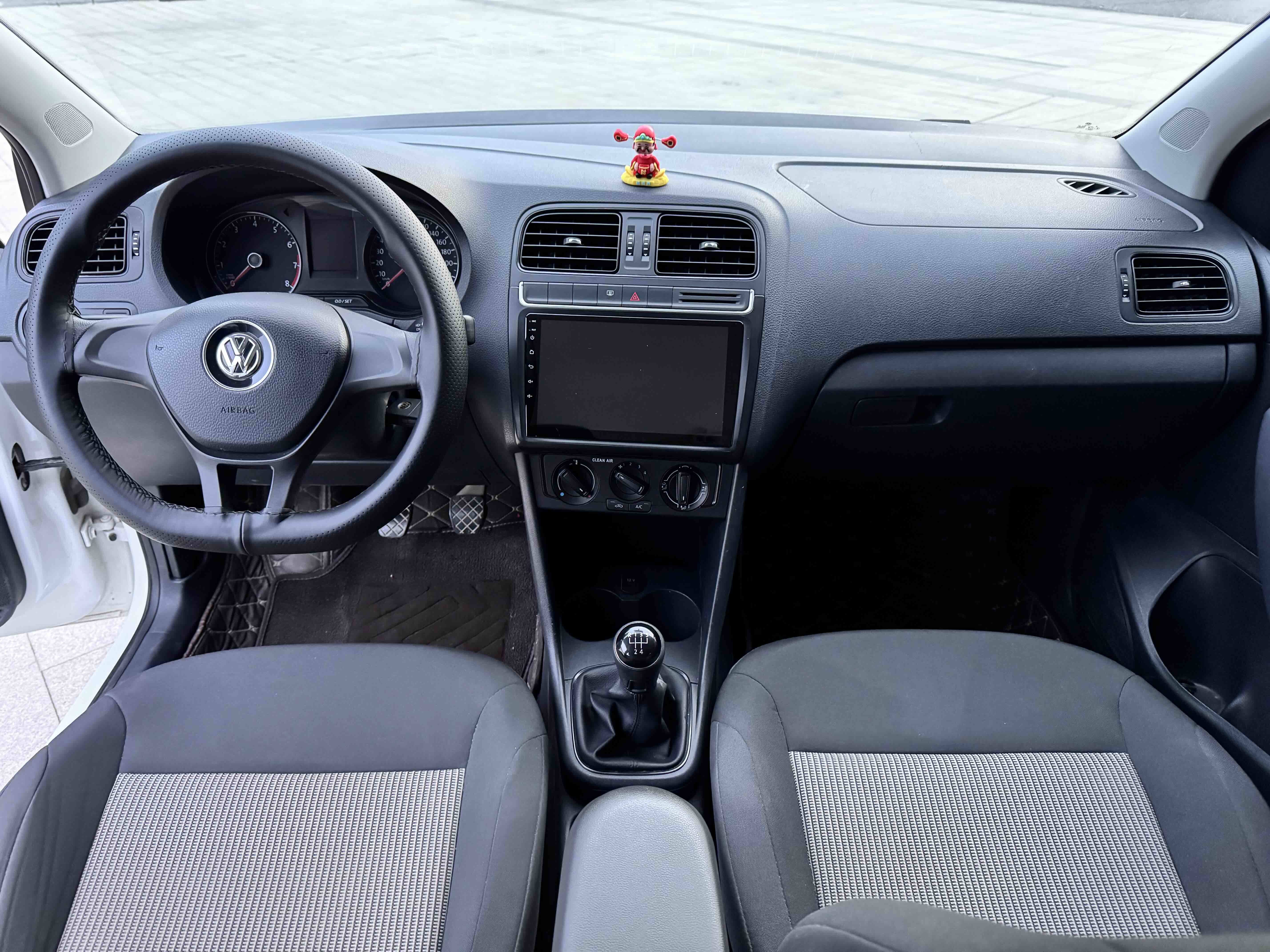 Volkswagen Polo 2019 car image #9