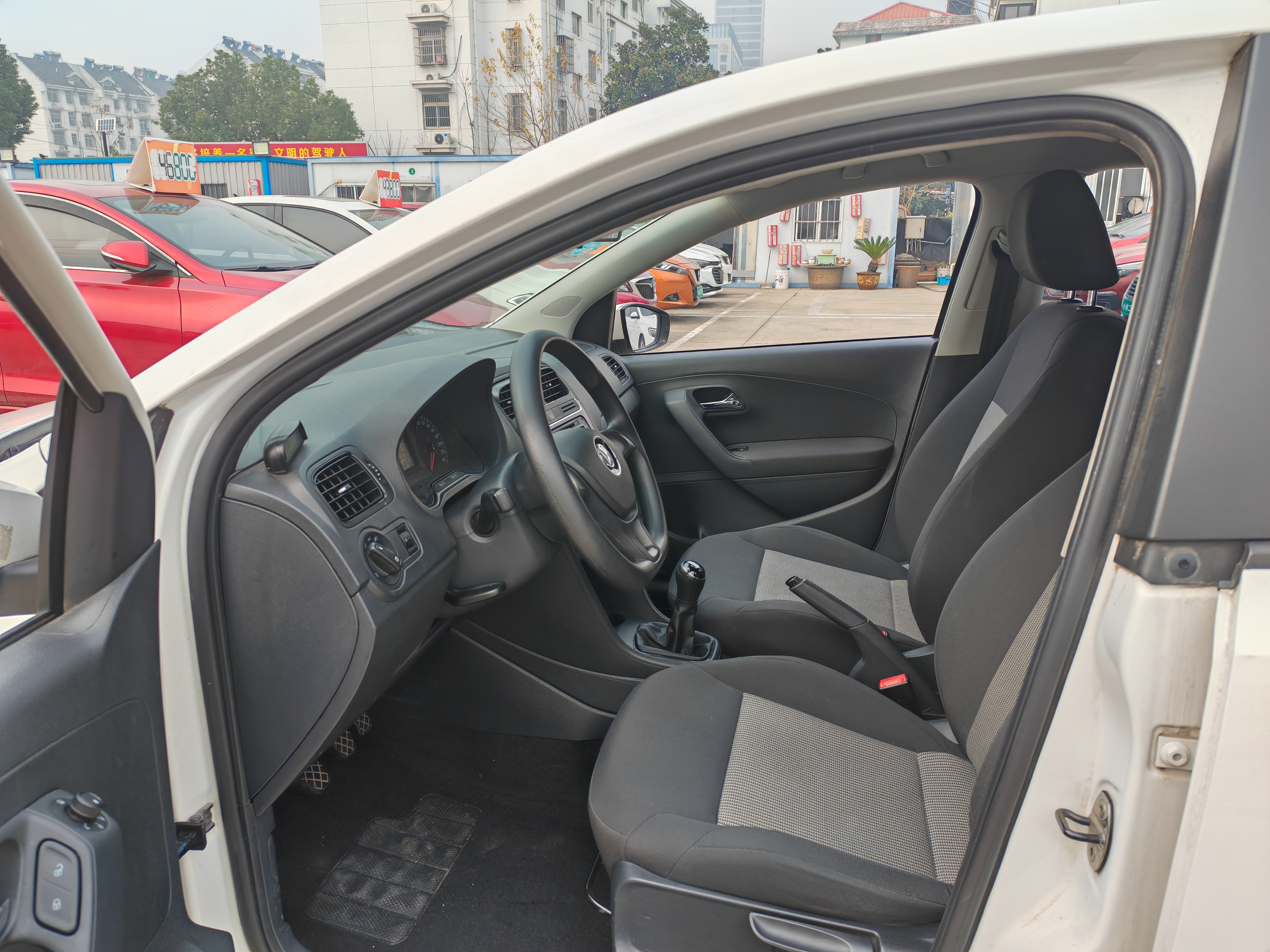 Volkswagen Polo 2016 car image #9