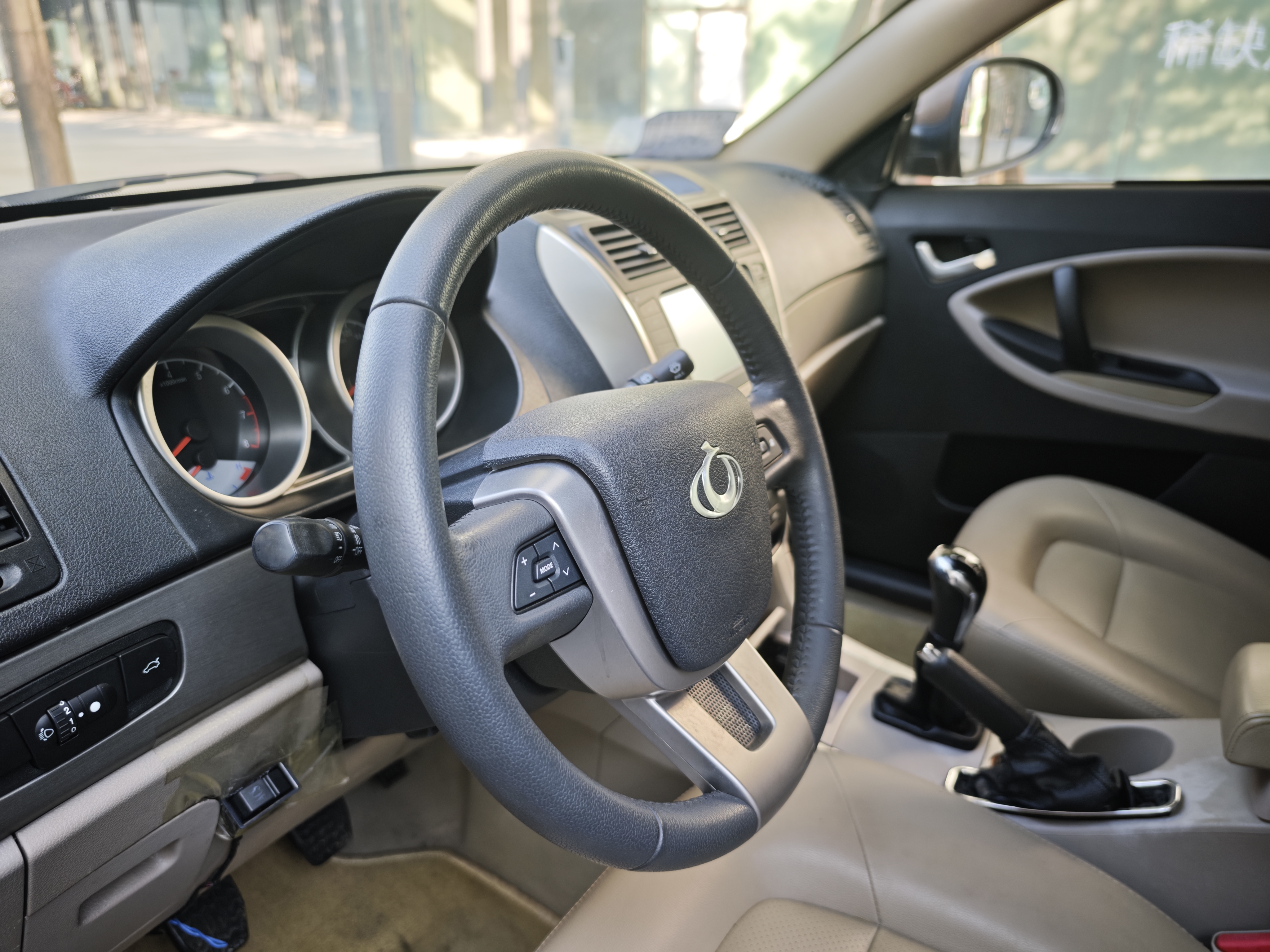 GEELY GX7 2012 car image #9