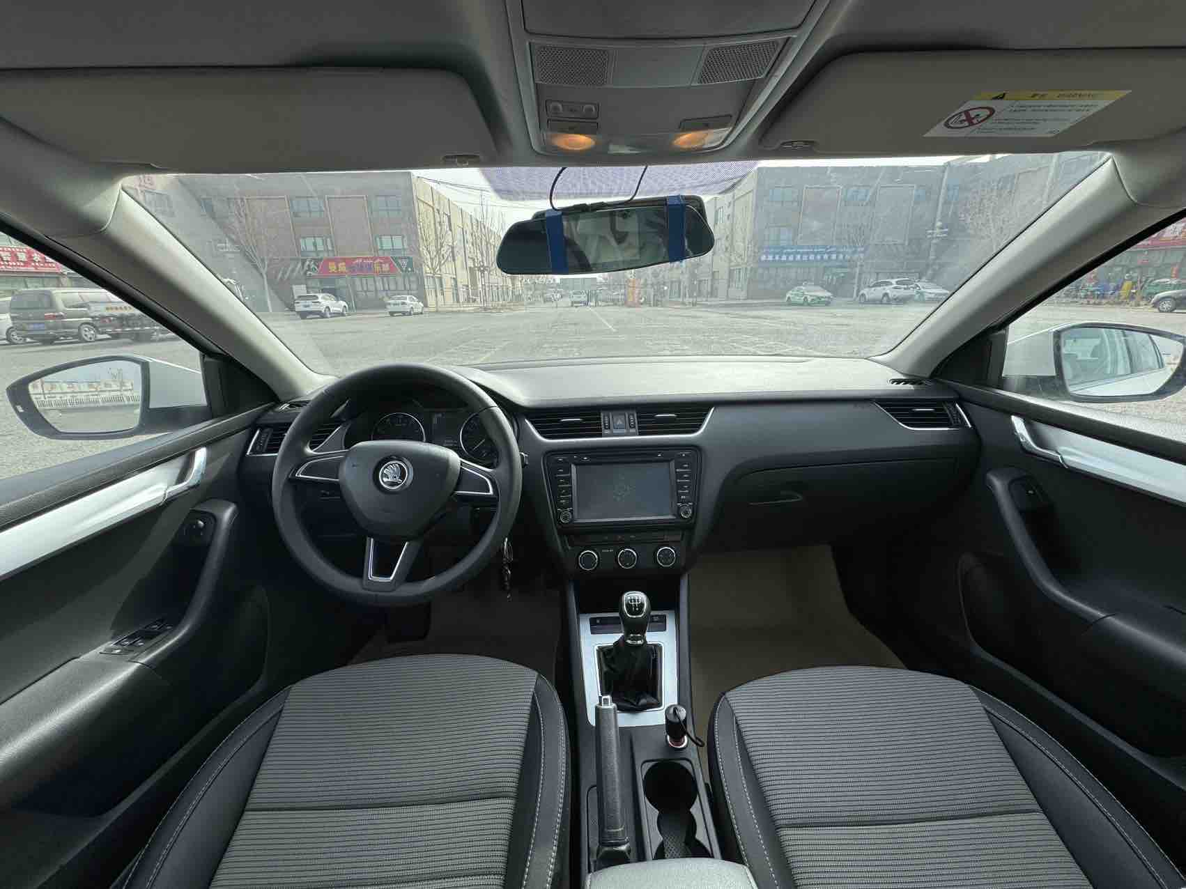 Skoda Octavia 2016 car image #9