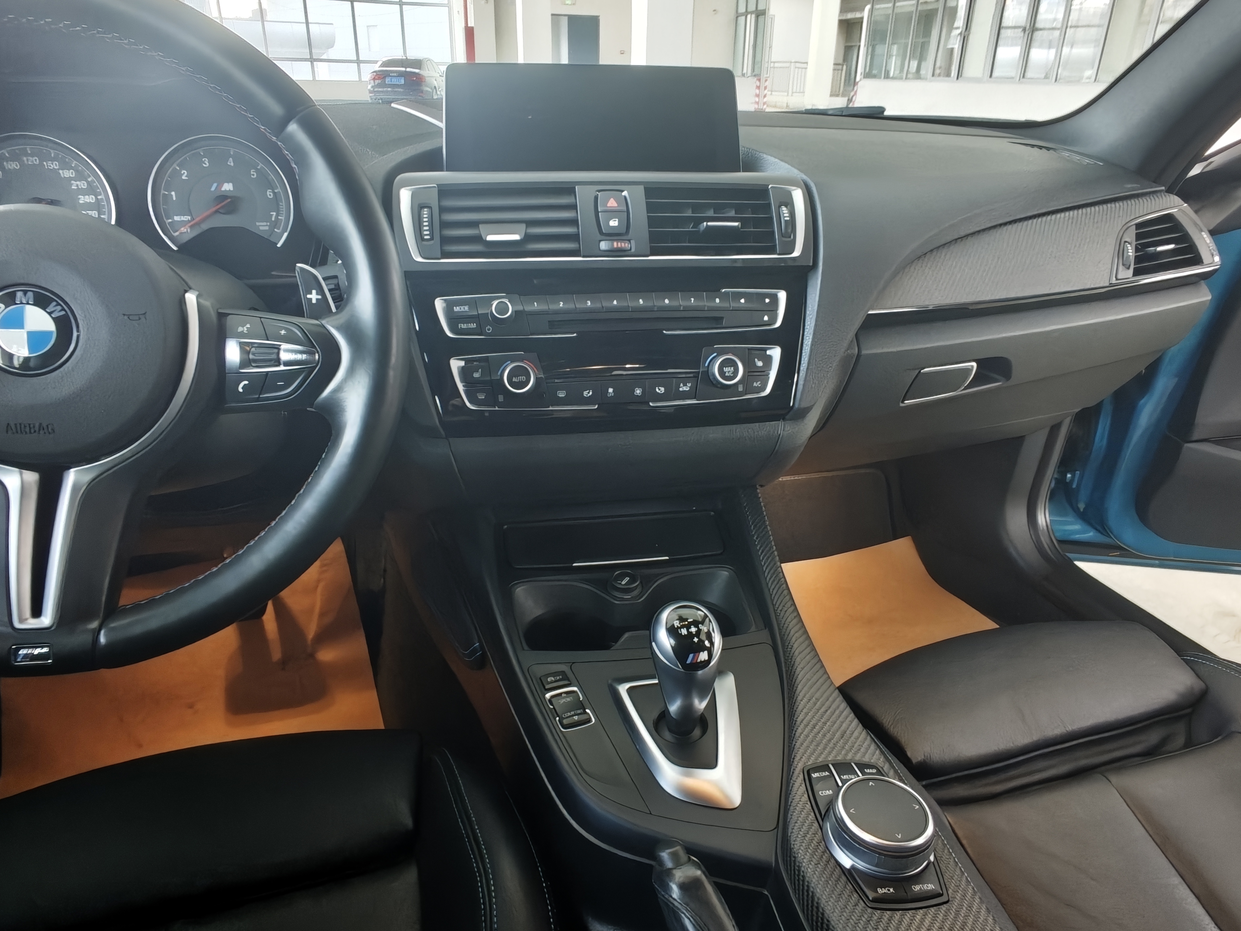 BMW M2 2017 car image #9