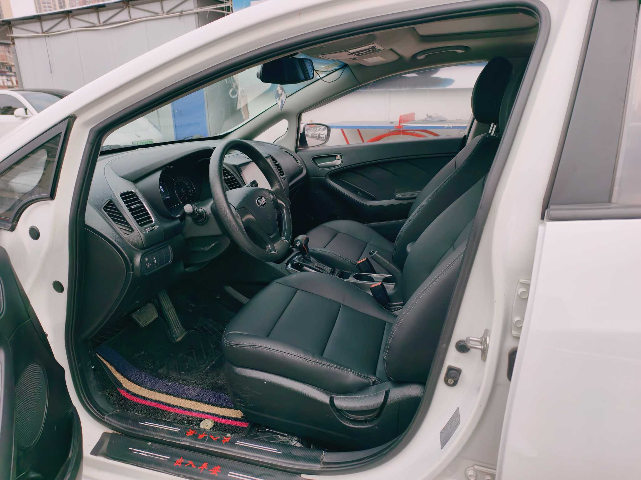 Kia K3 2017 car image #9