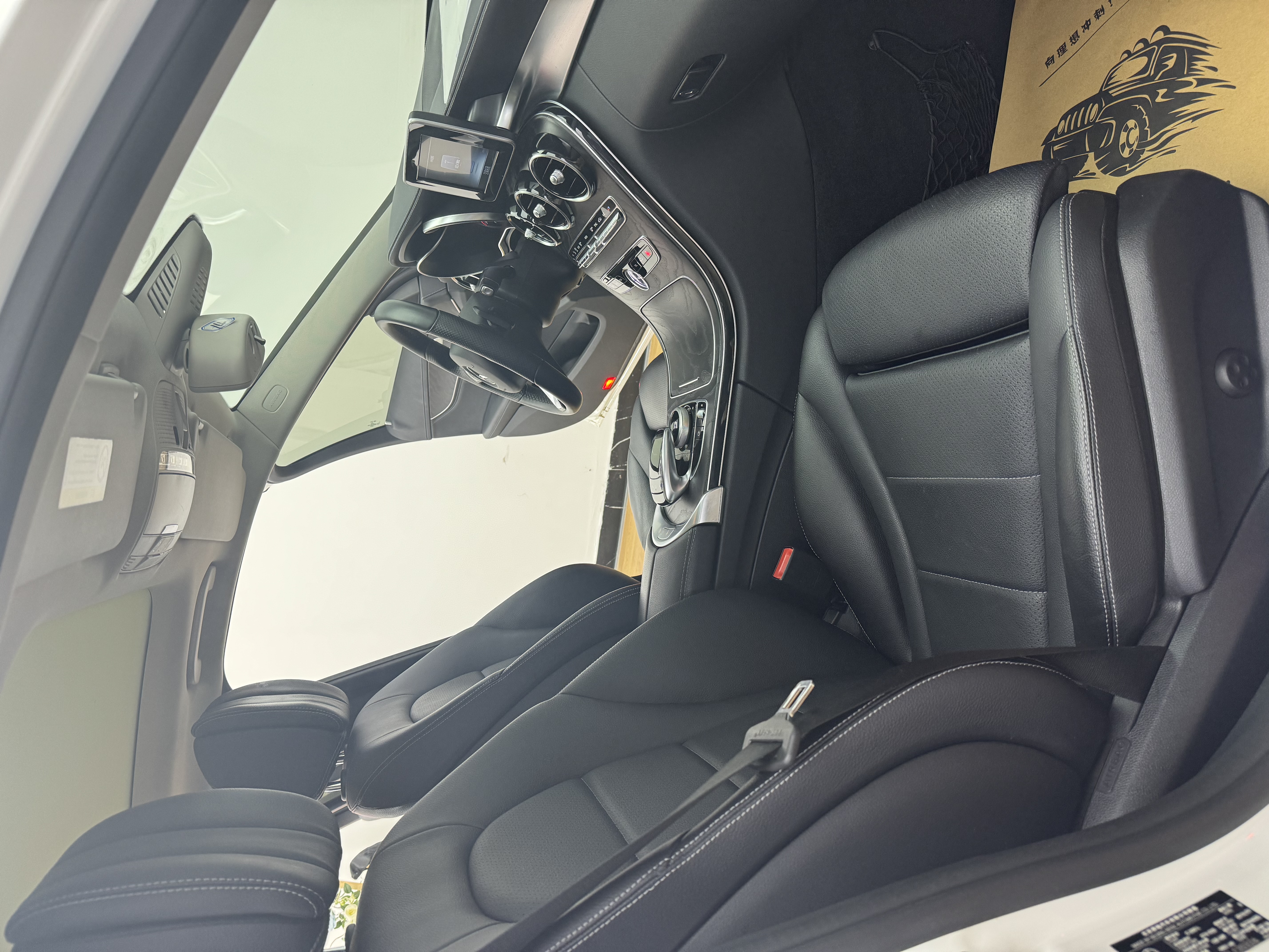 Mercedes-Benz C Class 2016 car image #9